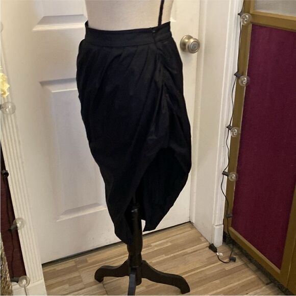 Zeynep Arcay Elegant Black cut out Women's Skirt, US2 - Picture 3 of 6